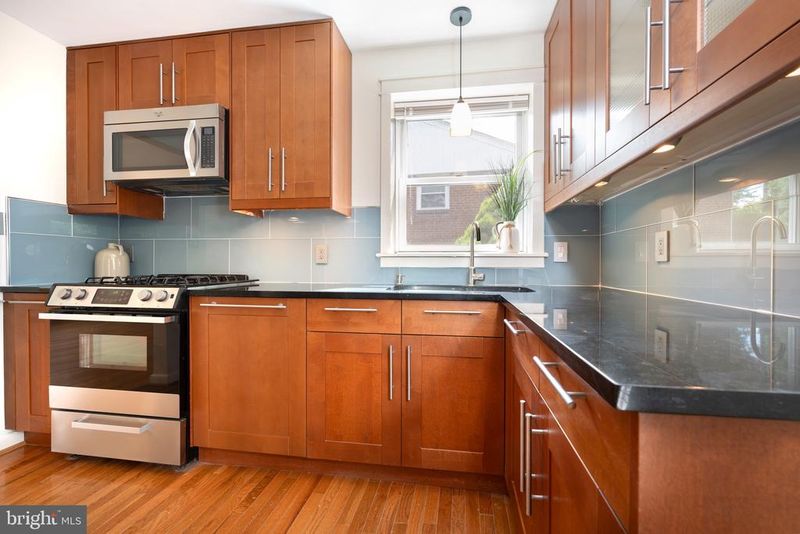 1418 Thornden Rd, Rockville, MD 20851