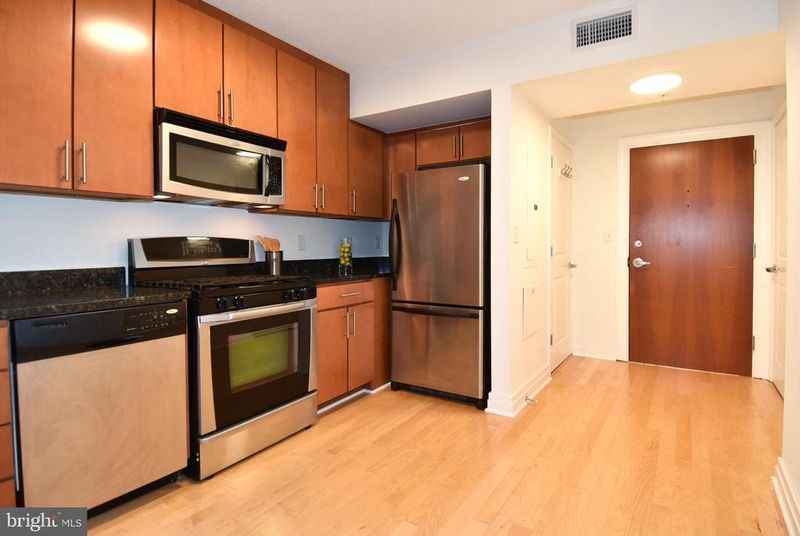915 E E St NW #611, Washington, DC 20004