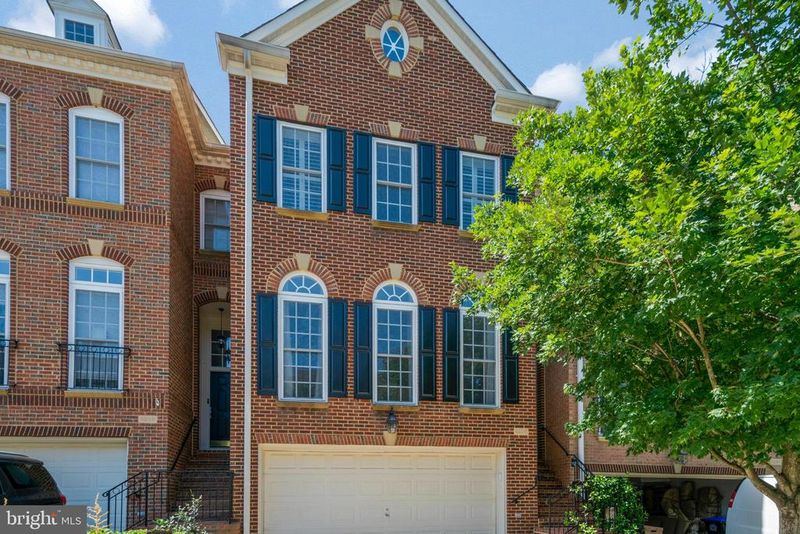 9236 Point Replete Dr, Fort Belvoir, VA 22060