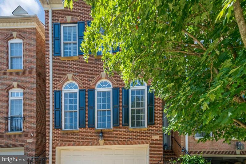 9236 Point Replete Dr, Fort Belvoir, VA 22060
