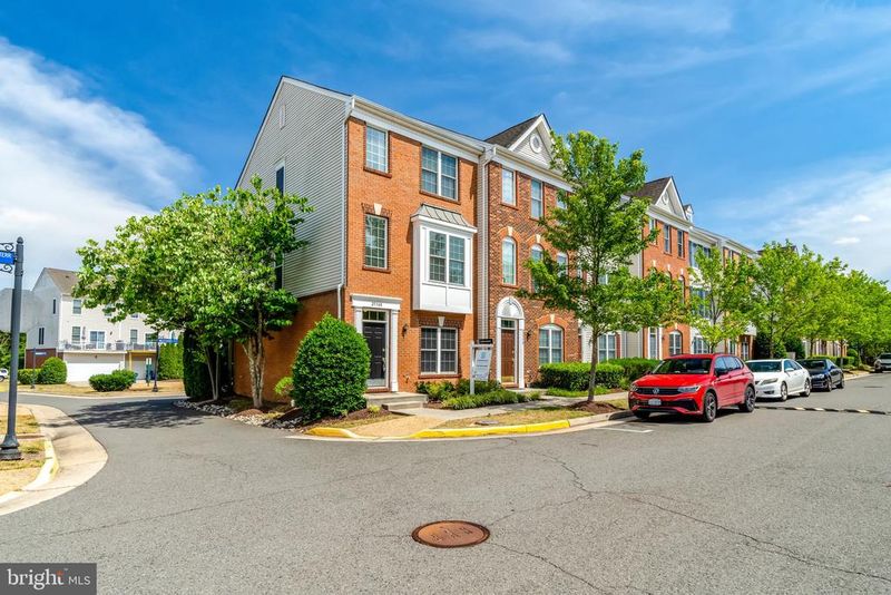 25368 Shipley Ter, Chantilly, VA 20152