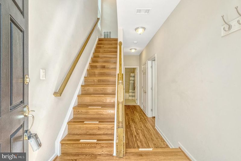 25368 Shipley Ter, Chantilly, VA 20152