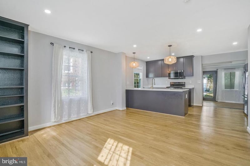 5758 Biscayne Dr, Alexandria, VA 22303
