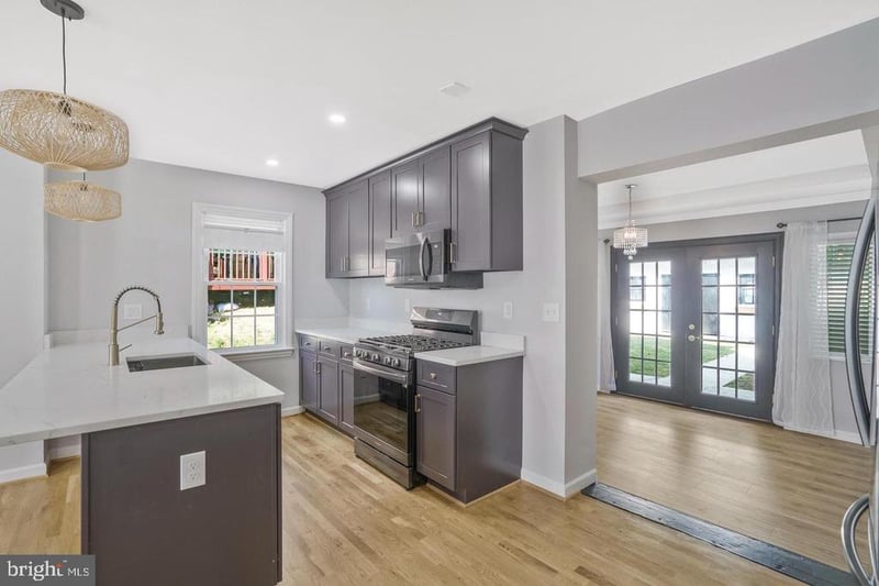 5758 Biscayne Dr, Alexandria, VA 22303
