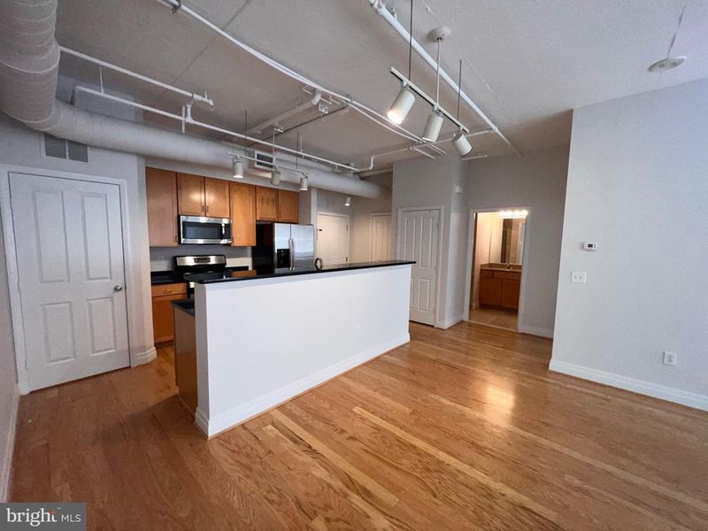1205 N Garfield St #305, Arlington, VA 22201