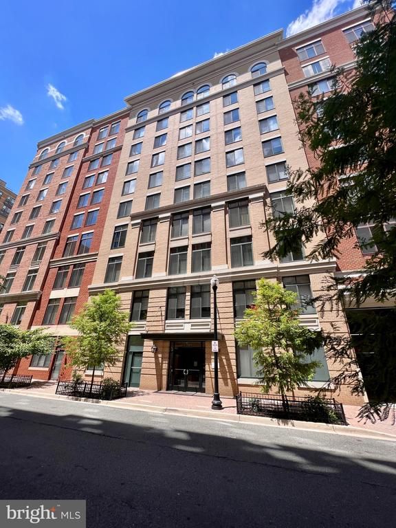 1205 N Garfield St #305, Arlington, VA 22201