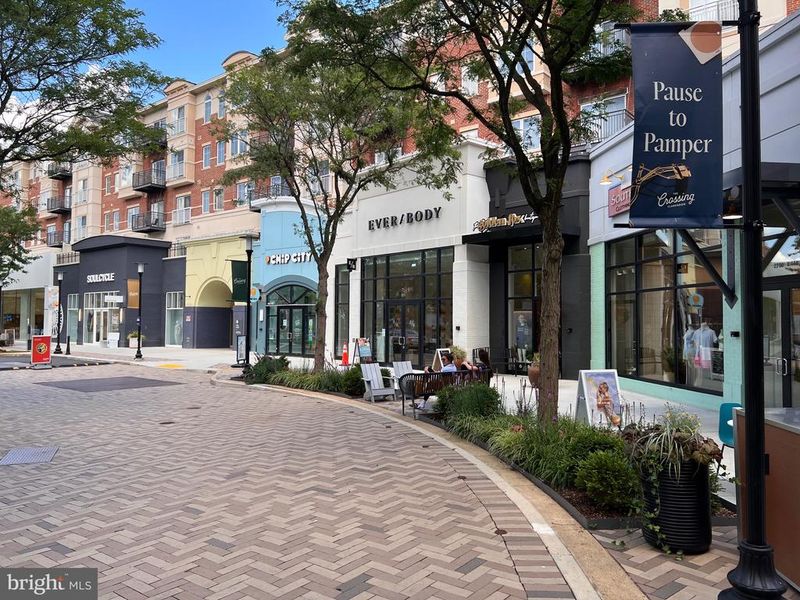 1205 N Garfield St #305, Arlington, VA 22201