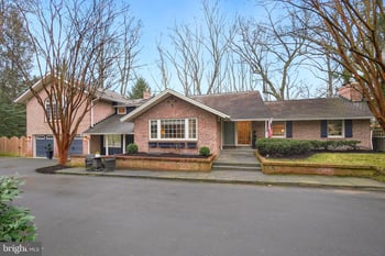 7312 Burdette Ct, Bethesda, MD 20817