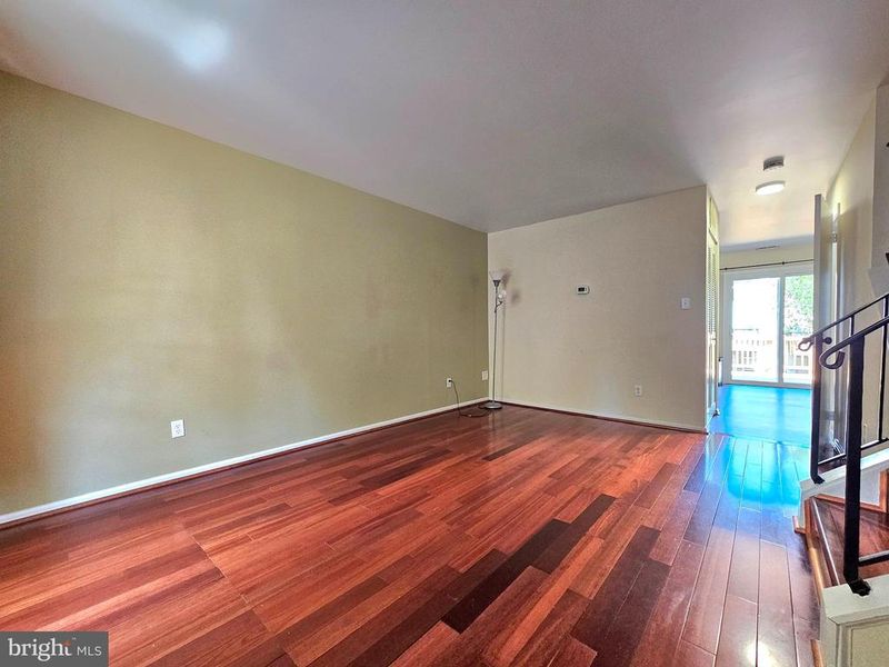 8561 Southlawn Ct, Alexandria, VA 22309