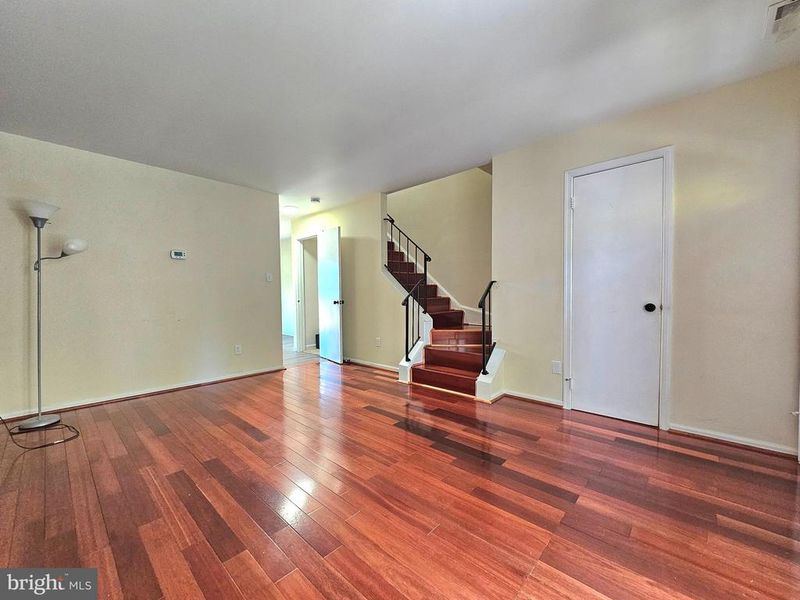 8561 Southlawn Ct, Alexandria, VA 22309