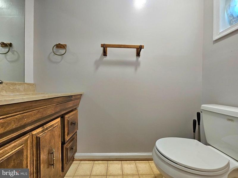 8561 Southlawn Ct, Alexandria, VA 22309