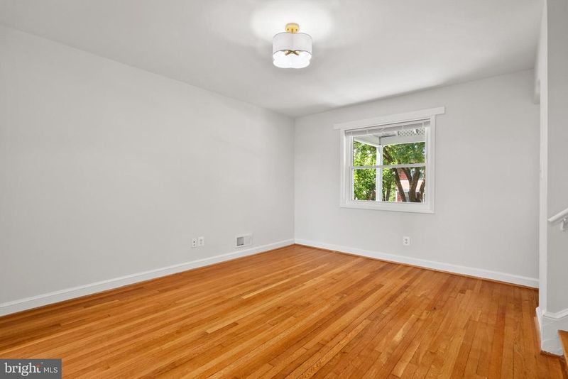 342 Wesmond Dr, Alexandria, VA 22305