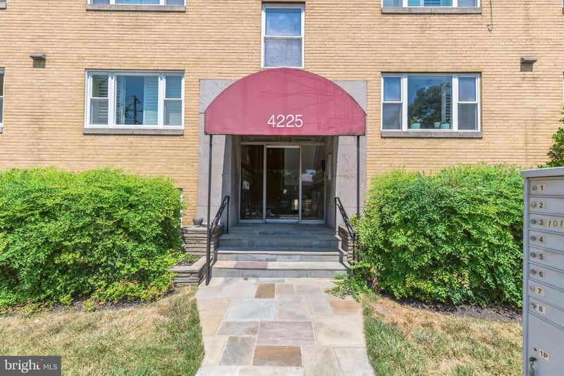 4225 N Henderson Rd #103, Arlington, VA 22203