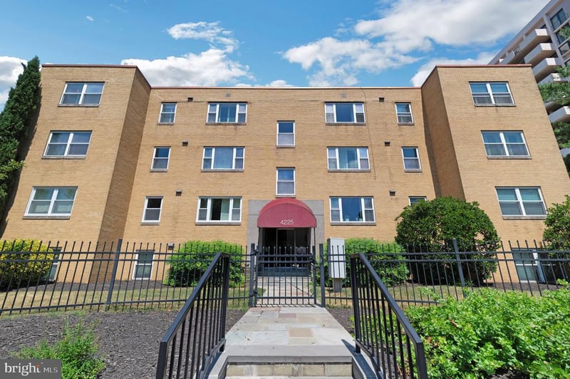 4225 N Henderson Rd #103, Arlington, VA 22203