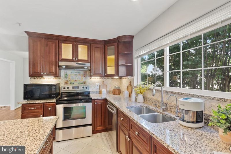 2102 Hampshire Dr, Hyattsville, MD 20783