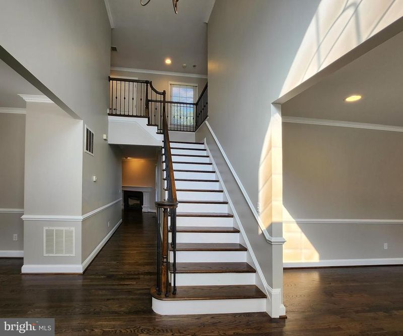 610 Meadow Ln SW, Vienna, VA 22180