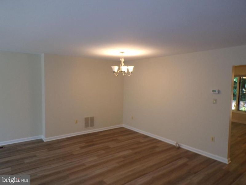 8305 Ridge Crossing Ln, Springfield, VA 22152