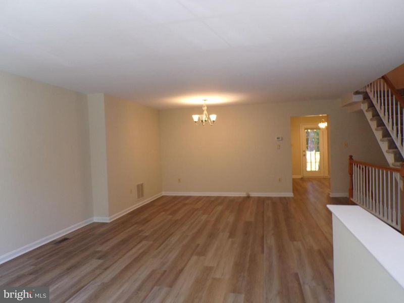 8305 Ridge Crossing Ln, Springfield, VA 22152