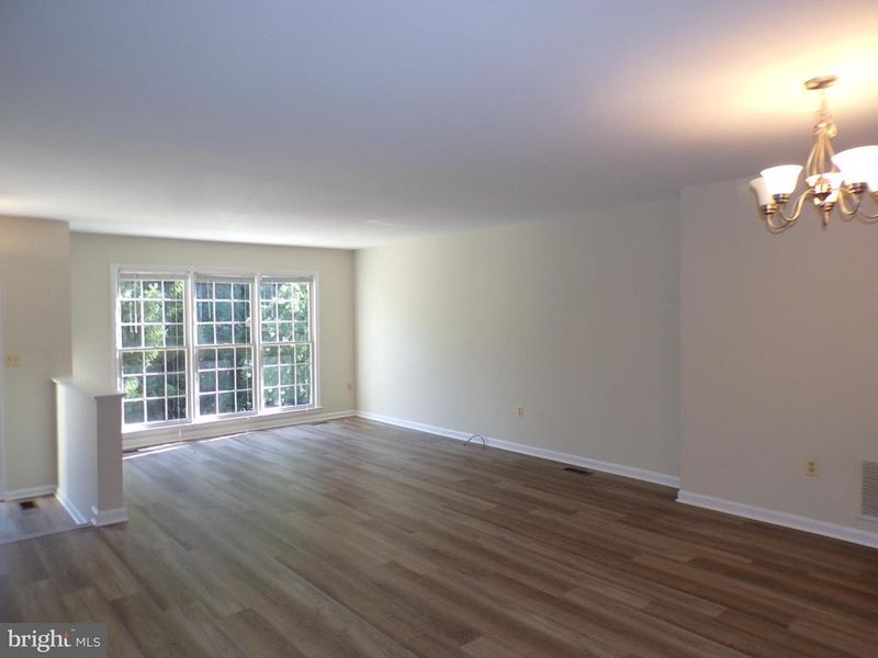 8305 Ridge Crossing Ln, Springfield, VA 22152