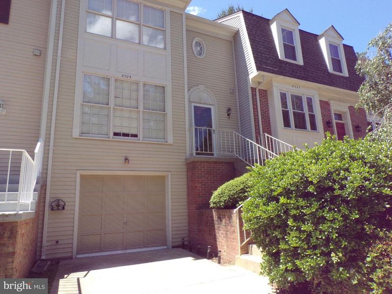 8305 Ridge Crossing Ln, Springfield, VA 22152