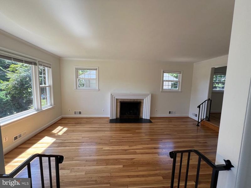 9710 Dameron Dr, Silver Spring, MD 20910