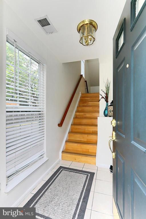 8509 Towne Manor Ct, Alexandria, VA 22309