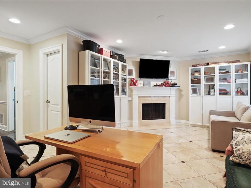 3929 Highwood Ct NW, Washington, DC 20007