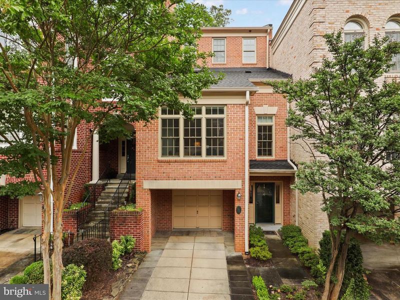 3929 Highwood Ct NW, Washington, DC 20007