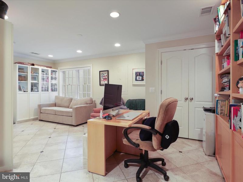 3929 Highwood Ct NW, Washington, DC 20007