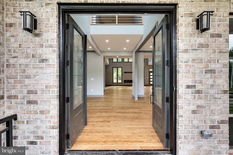 12504 Braddock Rd, Fairfax, VA 22030