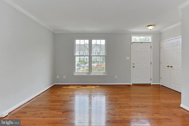 3822 Koval Ln, Woodbridge, VA 22192