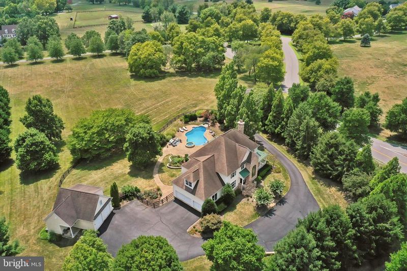 16820 Twin Maple Ln, Leesburg, VA 20176