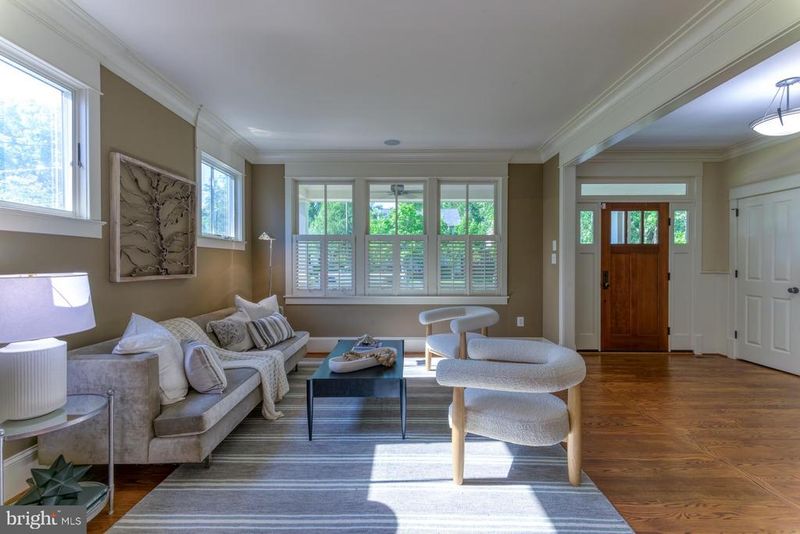 24 Glendale Ave W, Alexandria, VA 22301