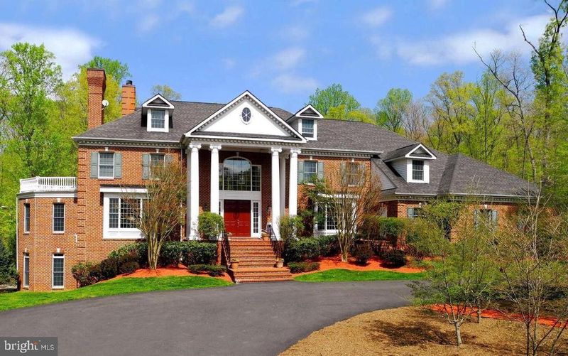 10618 Beach Mill Rd, Great Falls, VA 22066