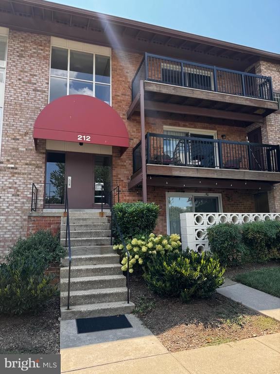 212 Locust St SE #111, Vienna, VA 22180
