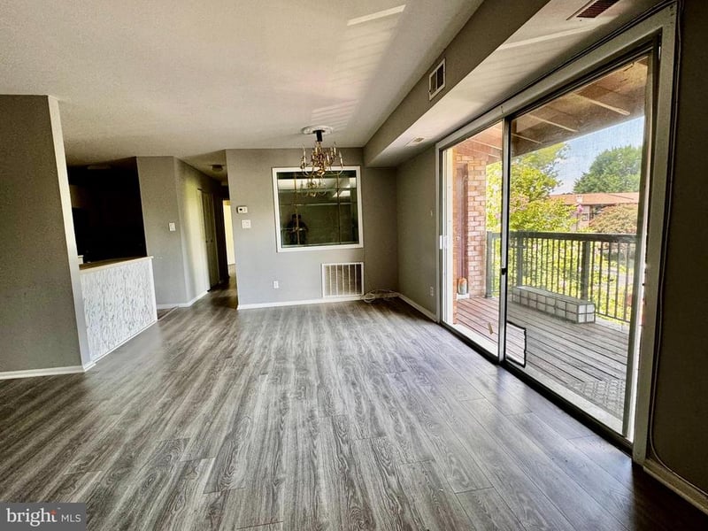 212 Locust St SE #111, Vienna, VA 22180