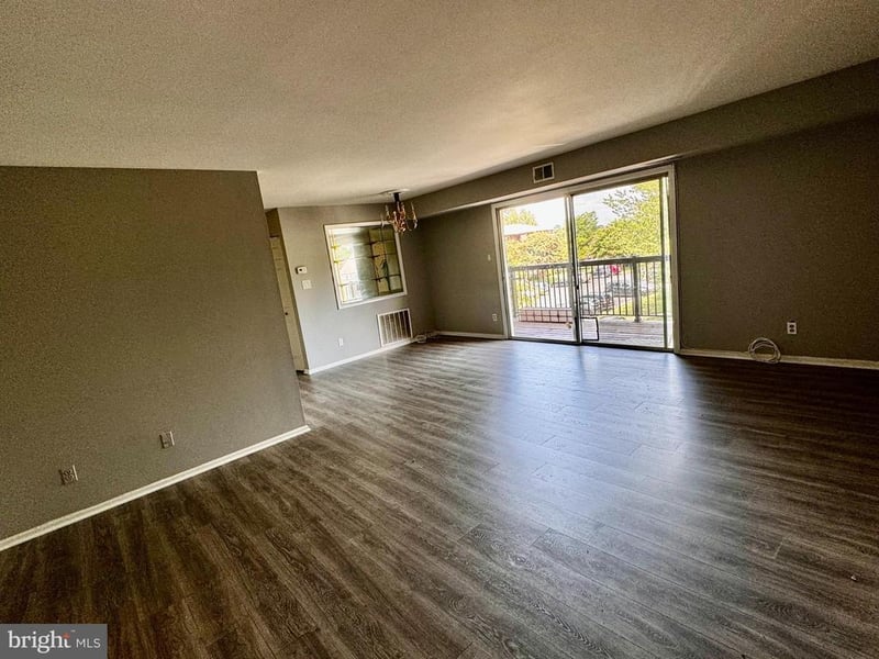 212 Locust St SE #111, Vienna, VA 22180