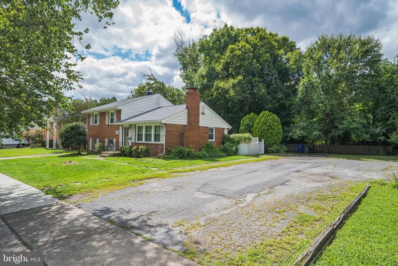 4912 Adrian St, Rockville, MD 20853