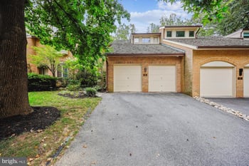 6 Goldleaf Ct, Bethesda, MD 20817