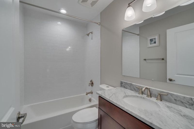 4915 Devitt Pl, Oxon Hill, MD 20745