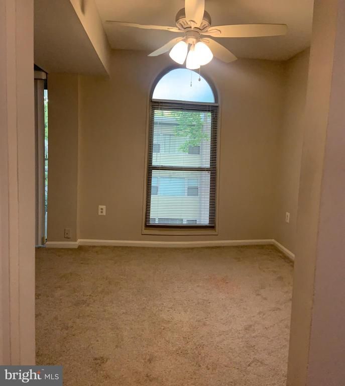12 Canterbury Sq #301, Alexandria, VA 22304