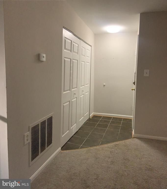 12 Canterbury Sq #301, Alexandria, VA 22304