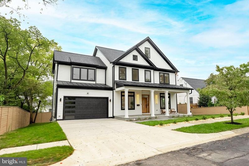 10105 Wildwood Rd, Kensington, MD 20895