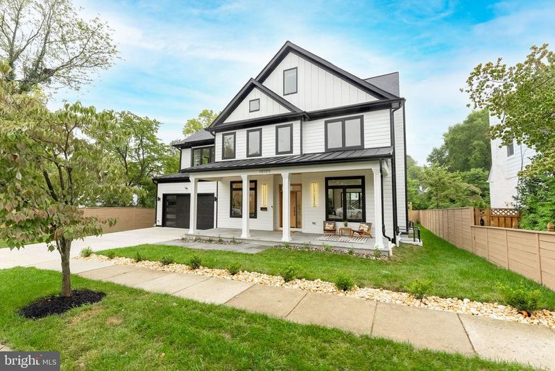 10105 Wildwood Rd, Kensington, MD 20895