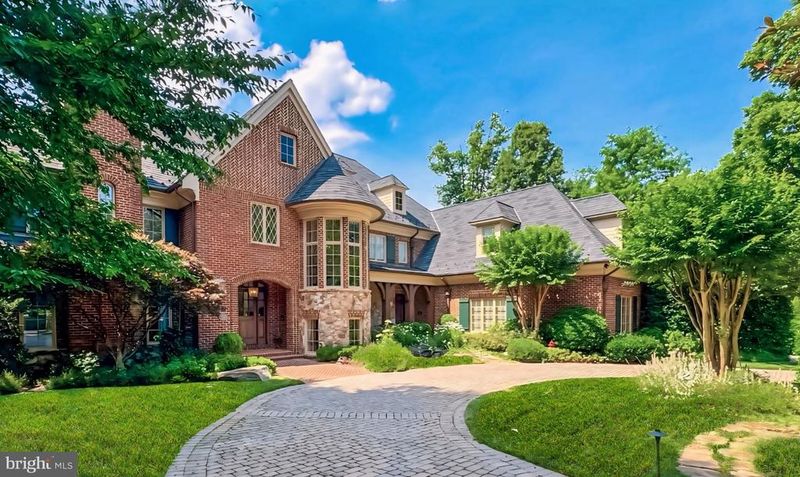 852 Alvermar Ridge Dr, Mclean, VA 22102