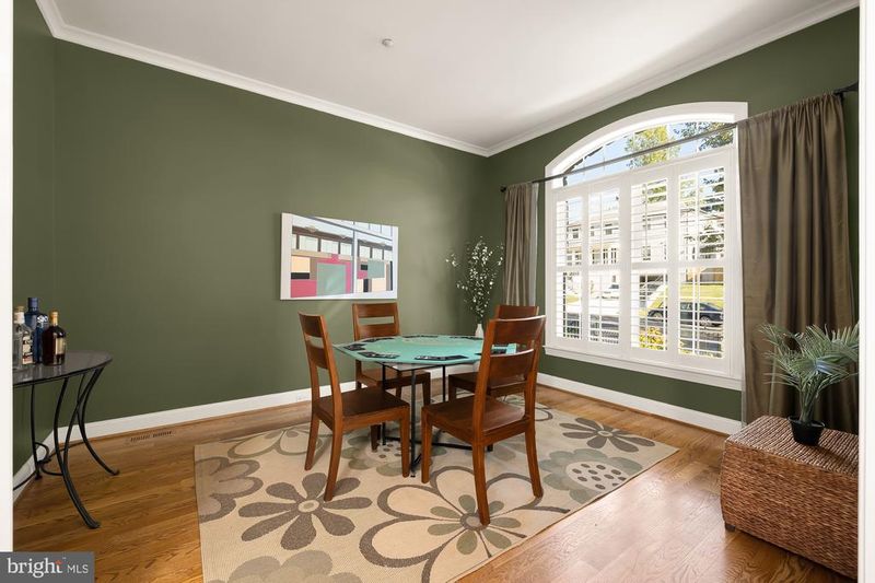 10212 Parkwood Dr, Kensington, MD 20895