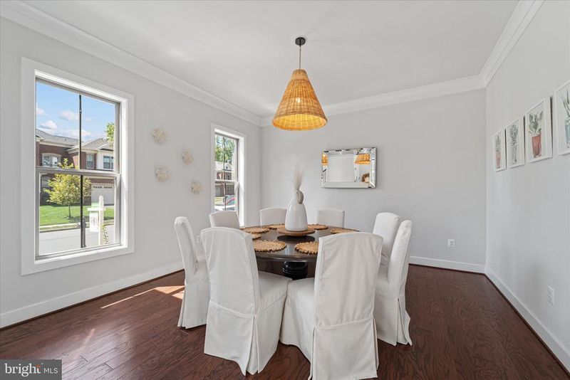 13064 Amber Dell Ct, Fairfax, VA 22030