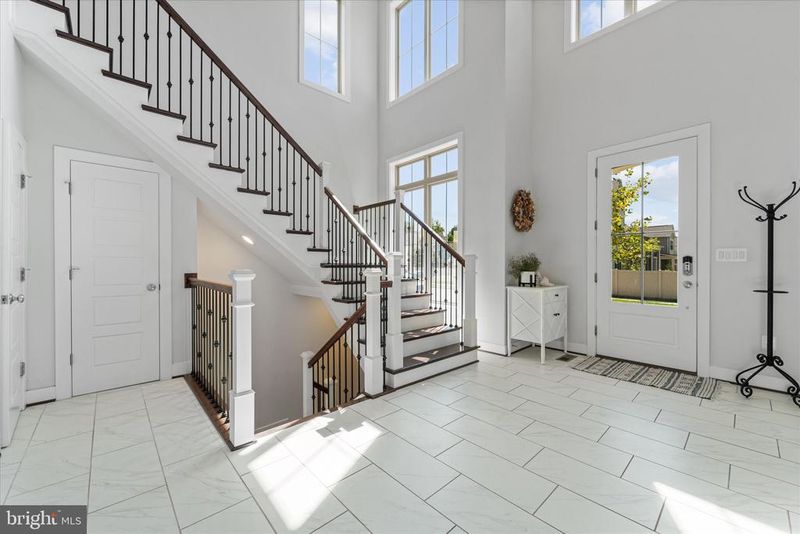 13064 Amber Dell Ct, Fairfax, VA 22030