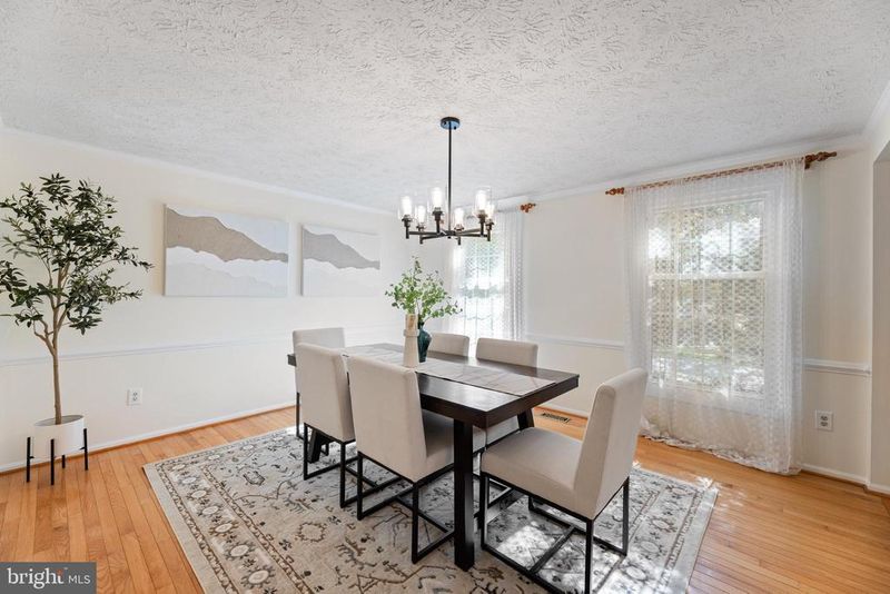15125 Holleyside Dr, Montclair, VA 22025