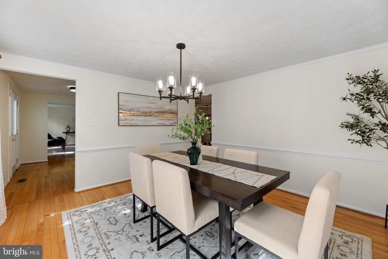 15125 Holleyside Dr, Montclair, VA 22025